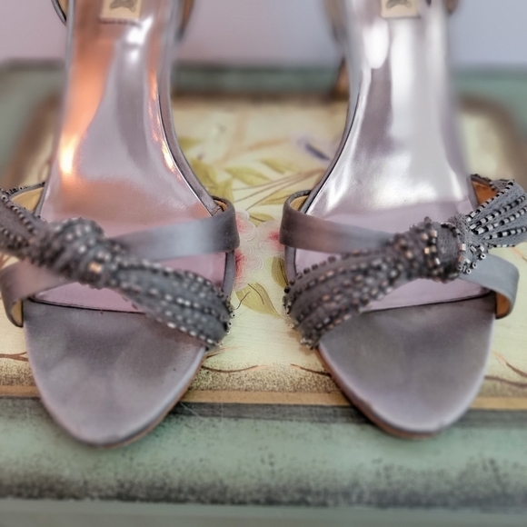 Badgley Mischka Satin and Bead Sandal Pump Size 7 1/2 - Picture 4 of 10